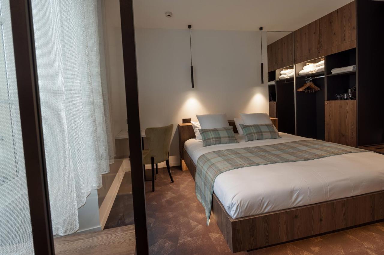 Logis Hotel Parenthese, Restaurant & Spa Chille ภายนอก รูปภาพ