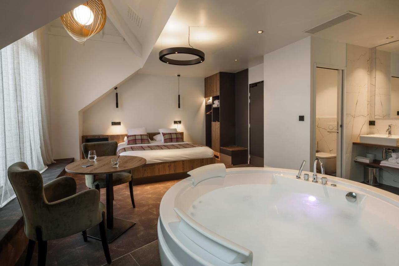 Logis Hotel Parenthese, Restaurant & Spa Chille ภายนอก รูปภาพ